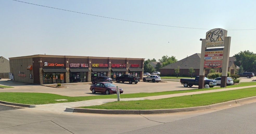 6911-6919 NW 122nd, Oklahoma City, OK for lease - Building Photo - Image 2 of 3