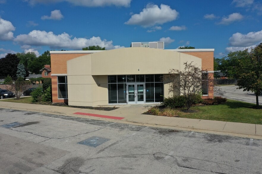 5200 W Dempster St, Skokie, IL for lease - Building Photo - Image 2 of 3
