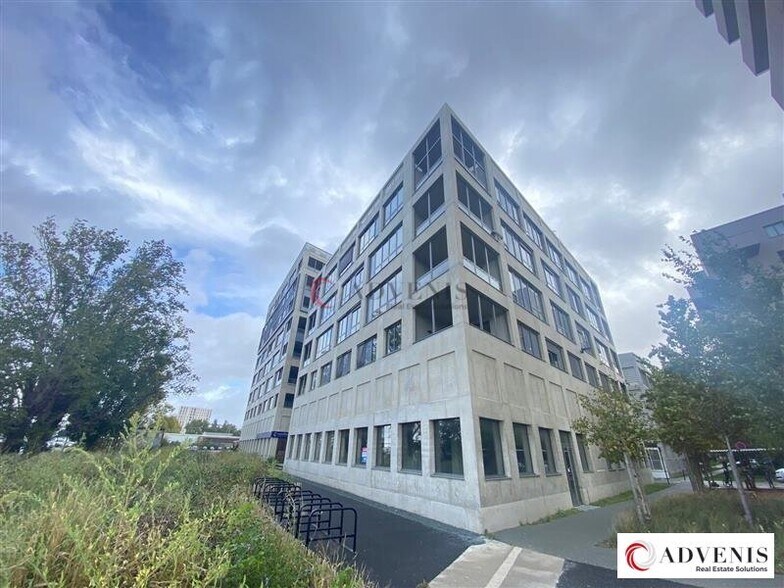 Office in Bordeaux for lease - Building Photo - Image 2 of 8
