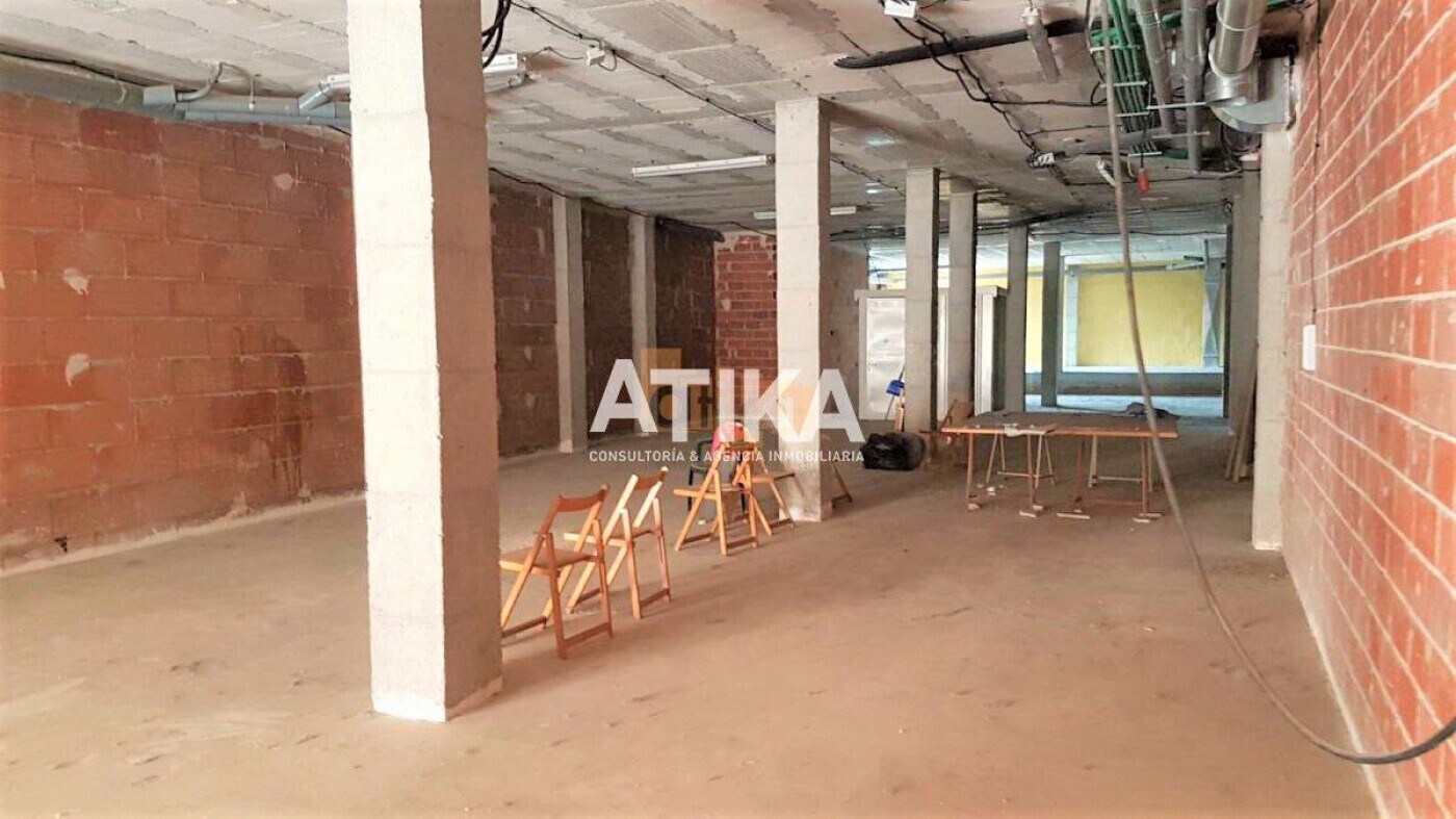 Retail in València for lease Building Photo- Image 1 of 8