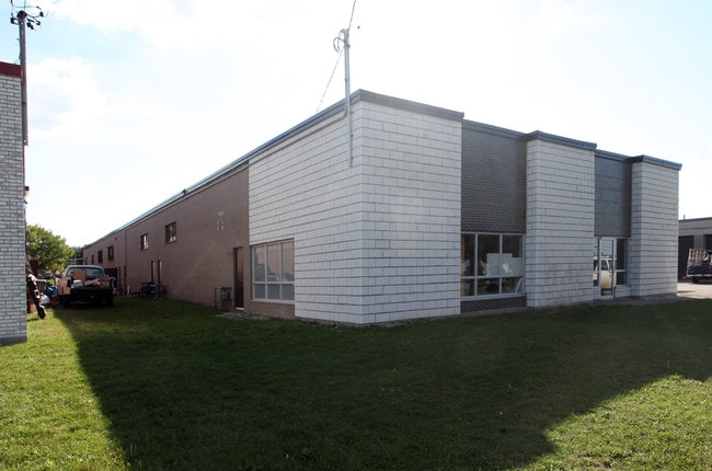 More details for 151 Norfinch Dr, Toronto, ON - Industrial for Lease