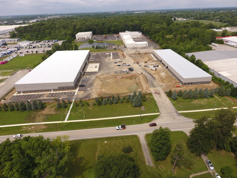 808 Post Rd, Indianapolis, IN à vendre - Photo du bâtiment - Image 3 de 7