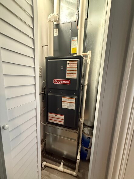 2213 W 23rd Pl, Chicago, IL à vendre - Photo du bâtiment - Image 2 de 7