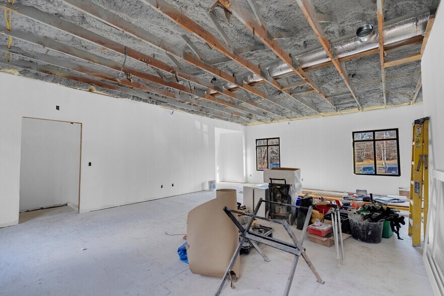 737 Bridgeport Ave, Shelton, CT à louer - Photo intérieure - Image 3 de 28