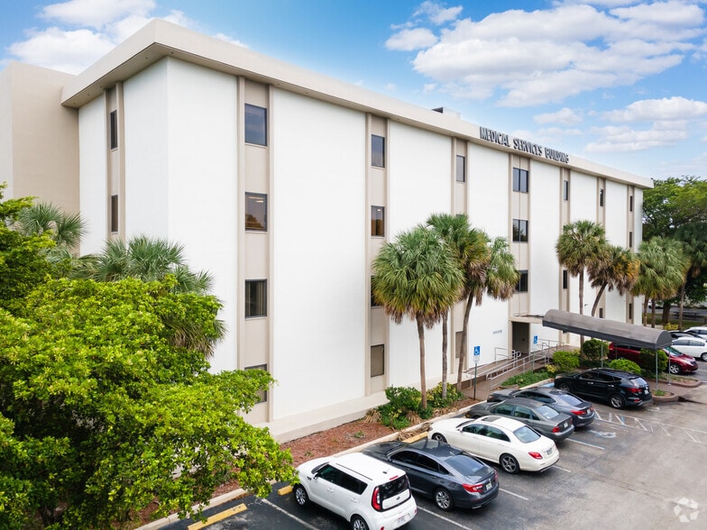 4101 NW 4th St, Plantation, FL for lease - Primary Photo - Image 1 of 4