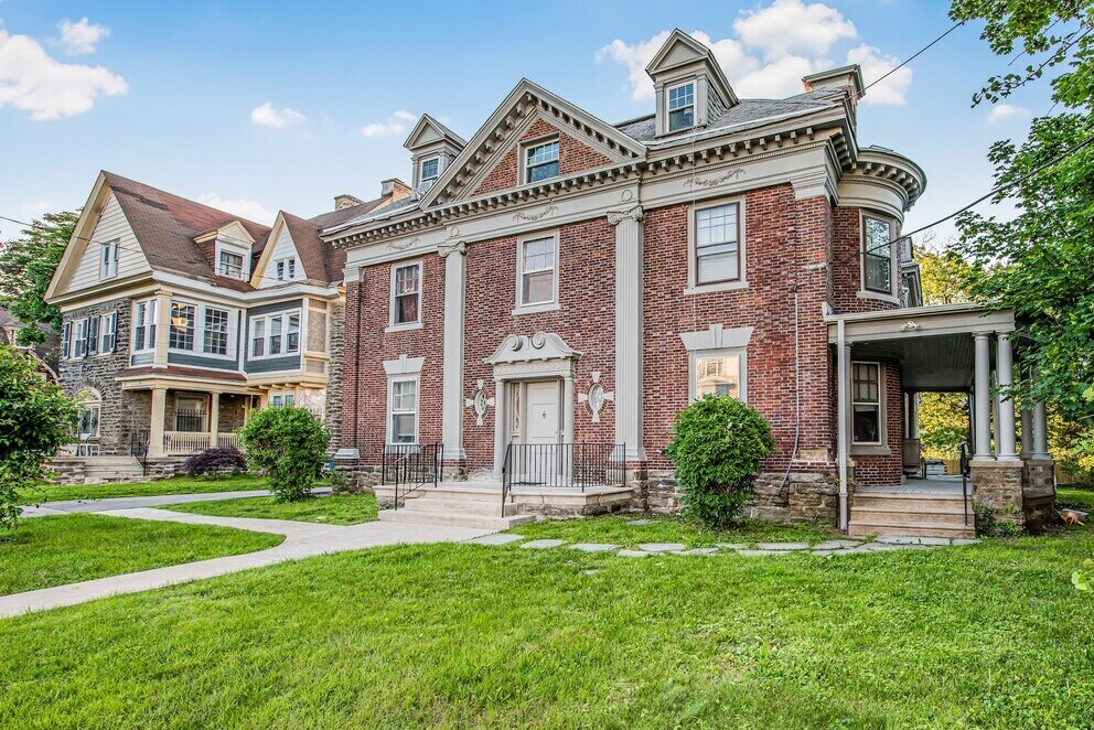 144 & 150 Washington Ln portefeuille de 2 propriétés à vendre sur LoopNet.ca Photo du bâtiment- Image 1 de 35