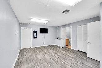 12165 Metro Pky, Fort Myers, FL for lease Interior Photo- Image 2 of 23