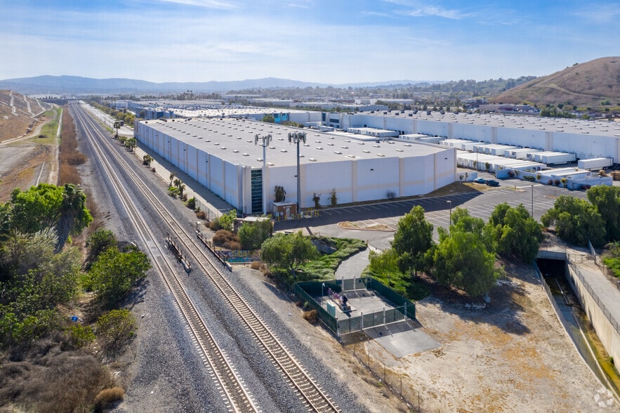 280 Machlin Ct, City of Industry, CA for lease - Building Photo - Image 3 of 9