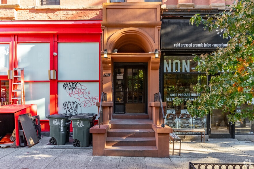 201 E 10th St, New York, NY for lease - Building Photo - Image 3 of 16