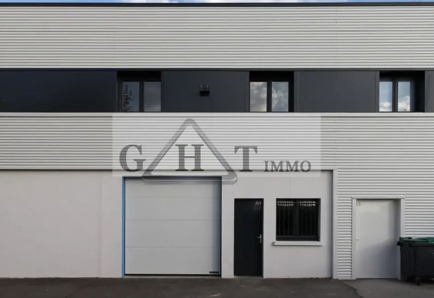 Industrial in Moissy-Cramayel for lease - Building Photo - Image 3 of 5