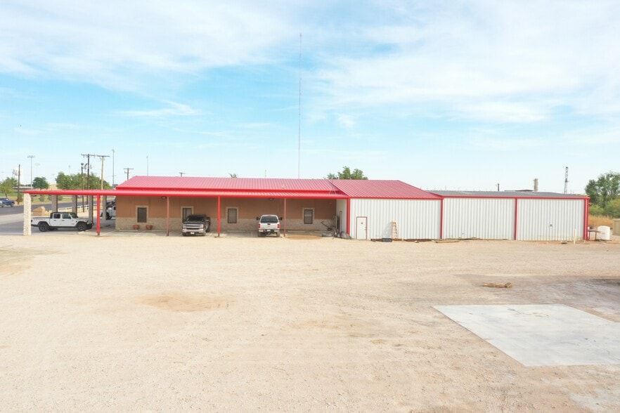 1207 NW Mustang Dr, Andrews, TX à vendre - Photo du bâtiment - Image 2 de 27