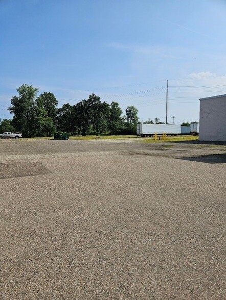 415 N Lafayette St, South Lyon, MI for sale - Building Photo - Image 2 of 4