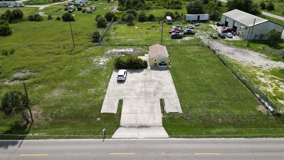 2441-2449 Broadpoint Dr, Punta Gorda, FL à vendre - Photo du bâtiment - Image 3 de 5