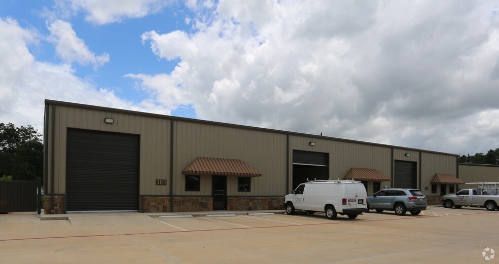 25702 Aldine Westfield Rd, Spring, TX for lease - Building Photo - Image 2 of 19