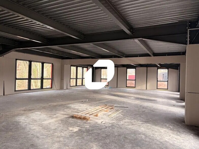 Office in Pessac for lease - Building Photo - Image 2 of 6