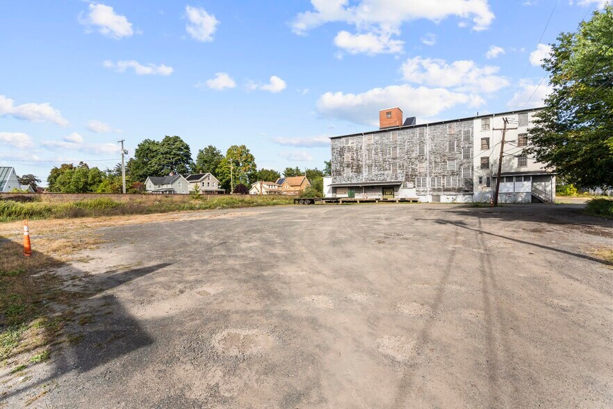 Clark St Industrial Portfolio portefeuille de 3 propriétés à vendre sur LoopNet.ca - Photo du bâtiment - Image 3 de 16