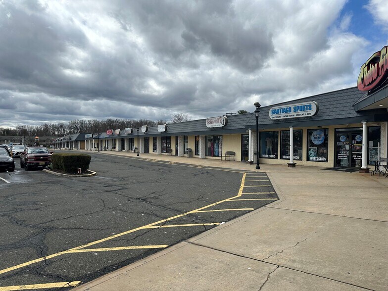 419 Route 34 S, Matawan, NJ à louer - Photo du bâtiment - Image 2 de 10
