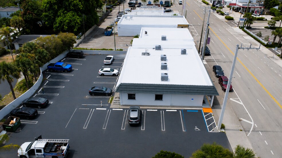 3222 S Dixie Hwy, West Palm Beach, FL à louer - Photo du bâtiment - Image 2 de 3