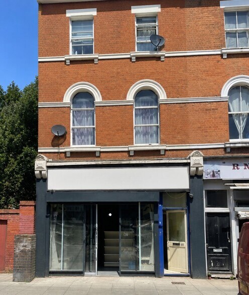 88 High Rd, Londres à louer - Photo du bâtiment - Image 2 de 4