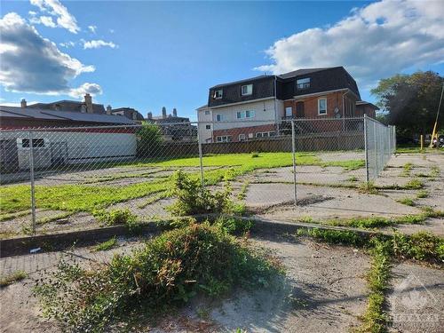 288 Charlotte St, Peterborough, ON à vendre Photo du bâtiment- Image 1 de 1