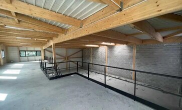 À 19 Rue De Paris, Tarare for lease Interior Photo- Image 2 of 6