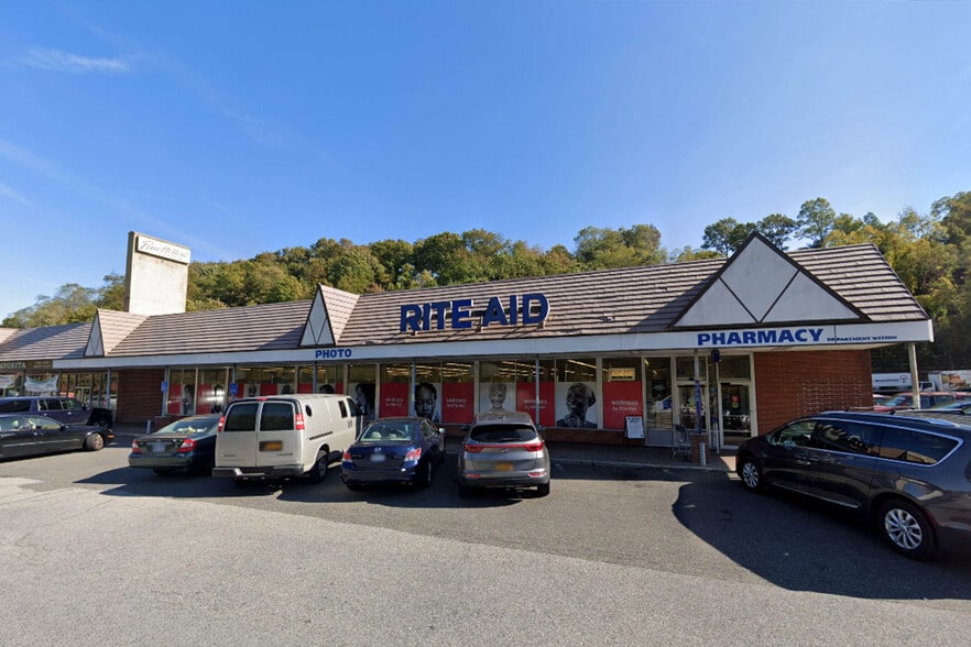 247-295 Pine Hollow Rd, Oyster Bay, NY for lease - Building Photo - Image 2 of 2