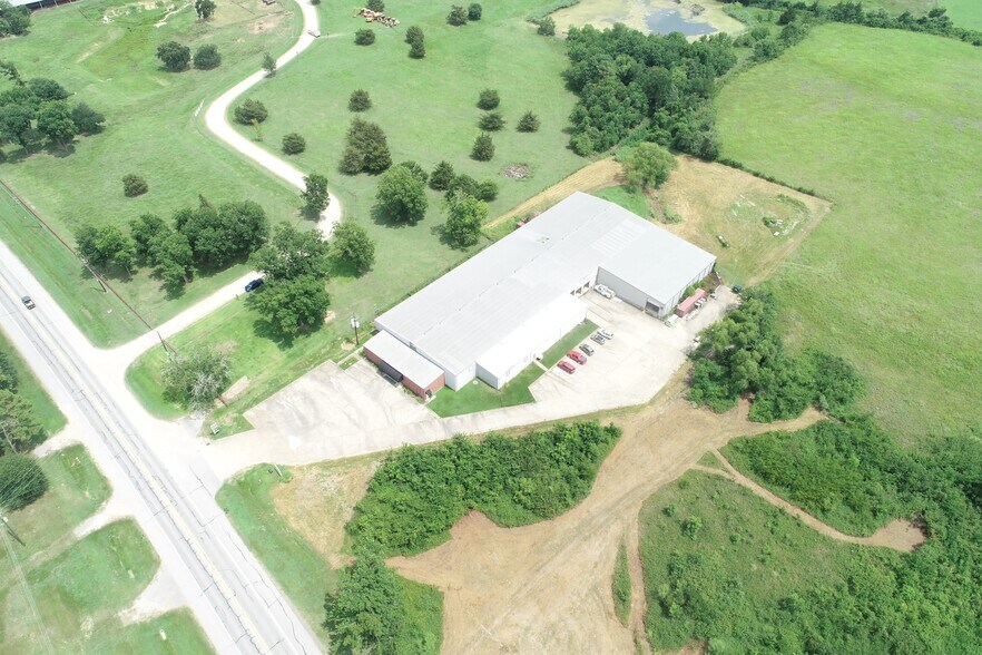 21973 Highway 105, Montgomery, TX à vendre - Photo du bâtiment - Image 2 de 4