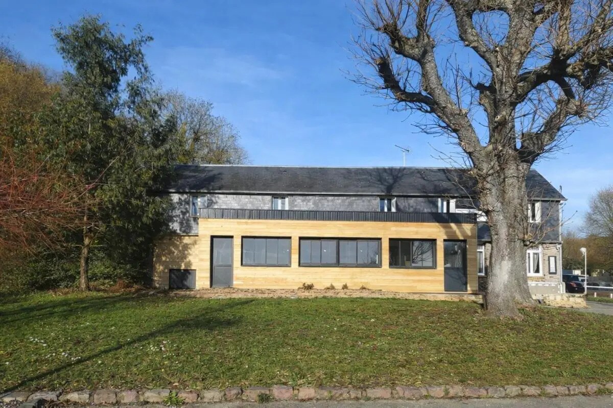 Flex in Sandouville for sale Building Photo- Image 1 of 8