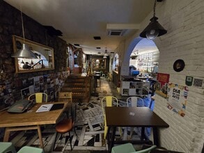 Retail in Barcelona, Barcelona for lease Interior Photo- Image 2 of 22