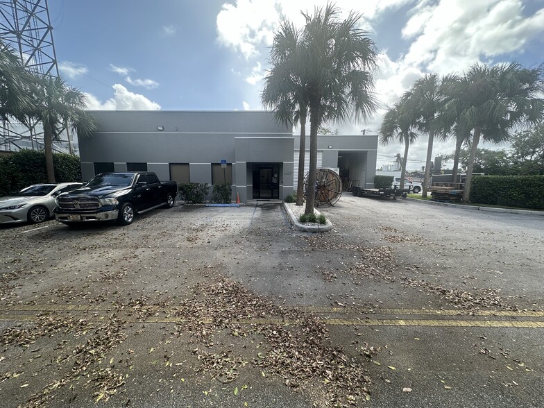 1124 S Powerline Rd, Deerfield Beach, FL for sale - Building Photo - Image 2 of 4