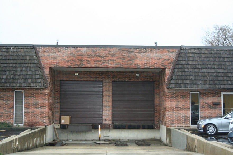 160-170 Kelly St, Elk Grove Village, IL à louer - Photo du bâtiment - Image 2 de 15