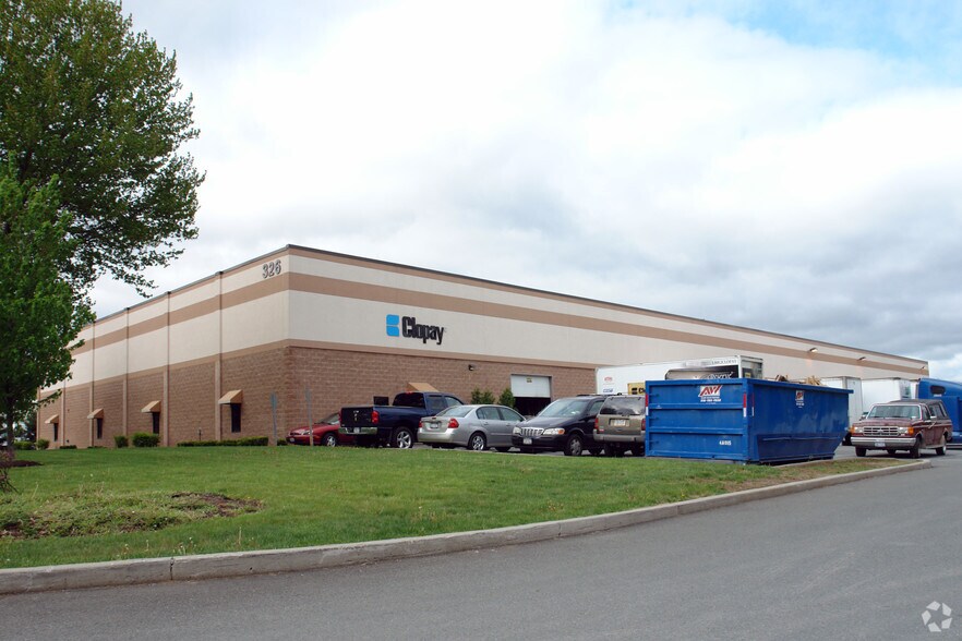 326 Old Niskayuna Rd, Latham, NY à louer - Photo du bâtiment - Image 2 de 8