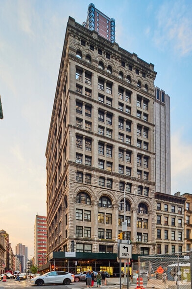 305 Broadway, New York, NY for lease - Building Photo - Image 3 of 3