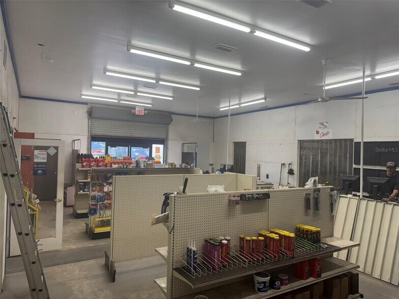 16923 Archer Rd, Archer, FL à louer - Photo intérieure - Image 3 de 4