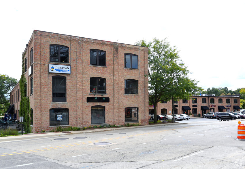 1 Illinois St, St Charles, IL for lease - Building Photo - Image 2 of 7