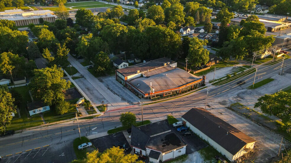 700 Broadway Ave, Chesterton, IN à vendre - Photo du bâtiment - Image 3 de 11