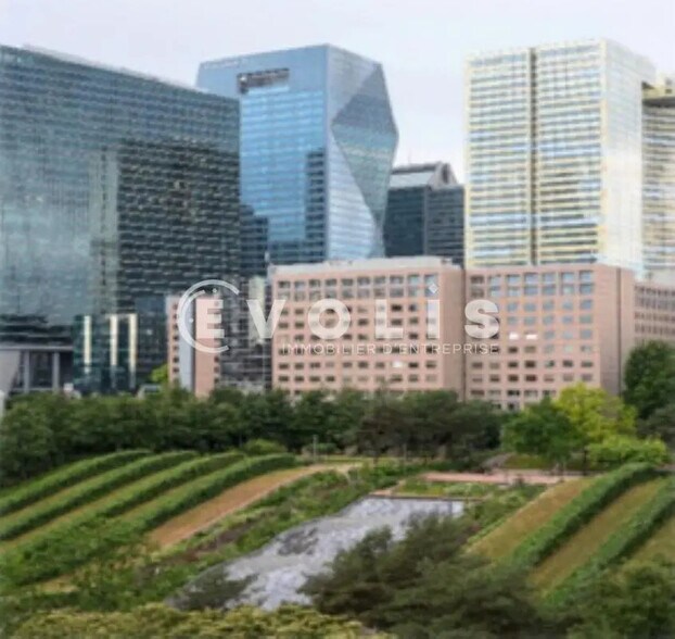 Bureau dans Courbevoie à louer - Photo du bâtiment - Image 2 de 11