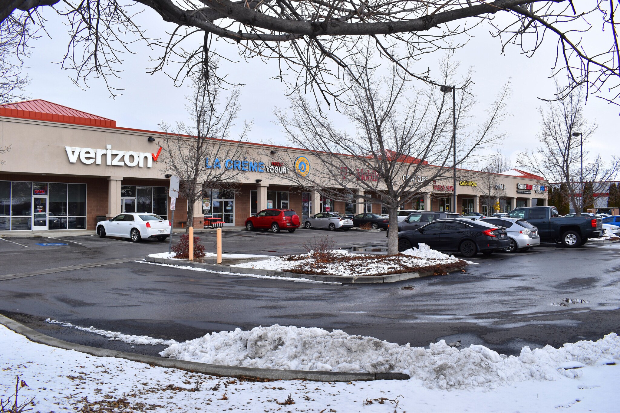 8162-8186 W Overland Rd, Boise, ID for lease Primary Photo- Image 1 of 4