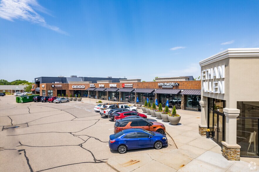 7101 France Ave S, Edina, MN à louer - Photo du bâtiment - Image 3 de 8