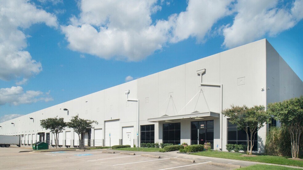100 Northpark Central Dr, Houston, TX à louer - Photo du bâtiment - Image 1 de 9