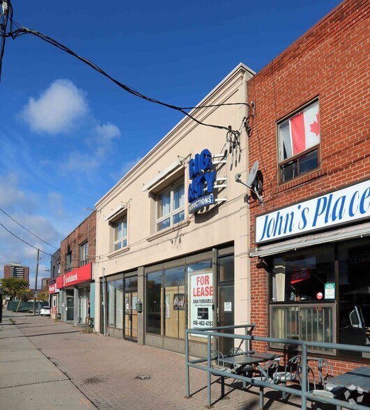 2252-2256 Eglinton Ave, Toronto, ON à louer - Photo du bâtiment - Image 2 de 4