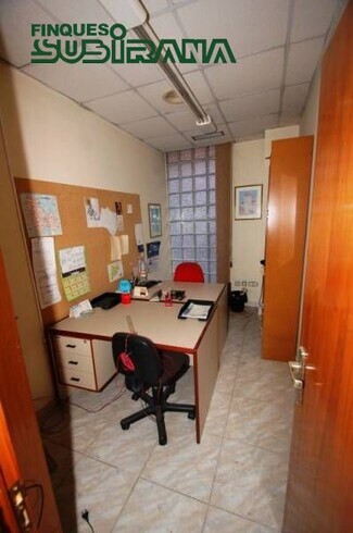 Plus de détails pour Multi-résidentiel à vendre