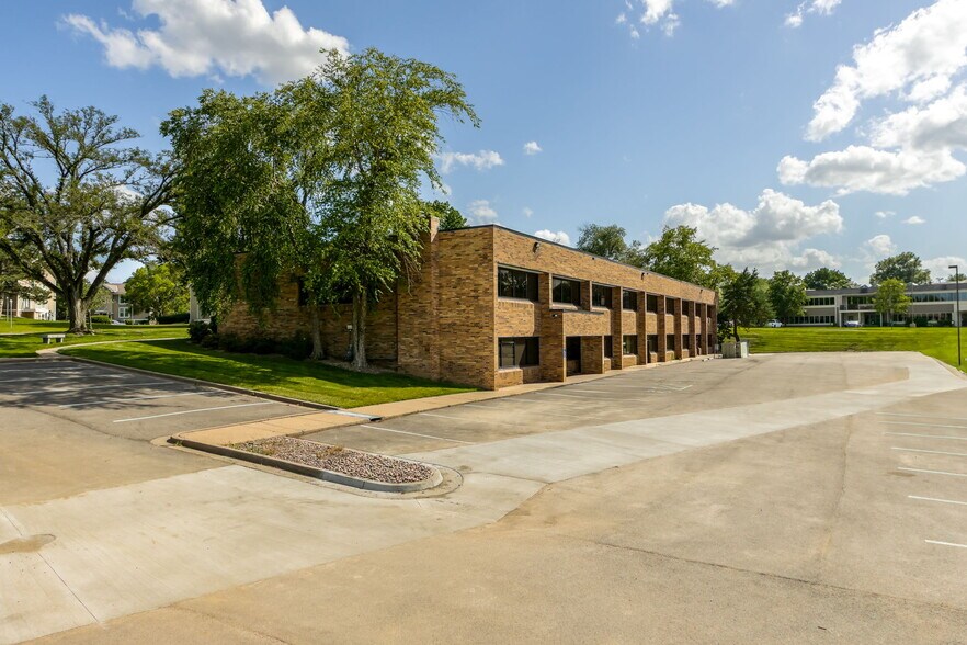 2850 NE Kendallwood Pky, Kansas City, MO for lease - Building Photo - Image 3 of 16