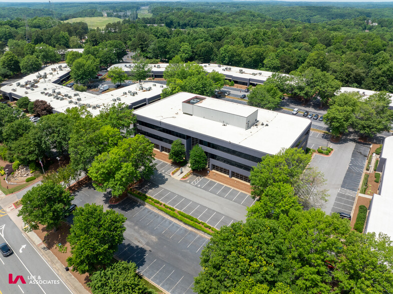 7840 Roswell Rd, Sandy Springs, GA for lease - Building Photo - Image 1 of 33