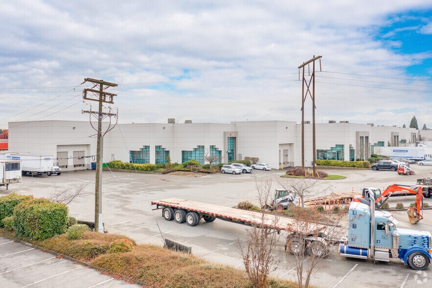 1360-1396 Cliveden Av, Delta, BC à louer - Photo du bâtiment - Image 2 de 4