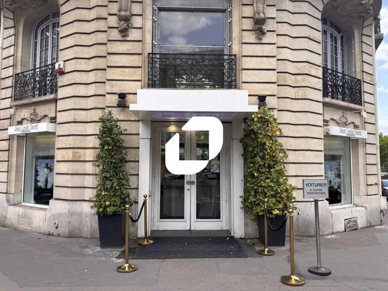 Retail in Paris for lease - Building Photo - Image 1 of 8