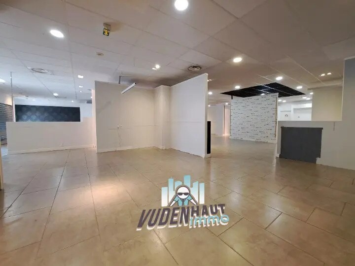 Retail in Portet-sur-Garonne for lease - Interior Photo - Image 1 of 8
