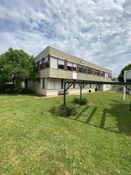 Bureau dans Les Clayes-sous-Bois à louer - Photo du bâtiment - Image 2 de 7