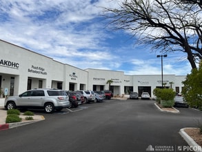 1055 N La Canada Dr, Green Valley, AZ for lease Interior Photo- Image 2 of 2