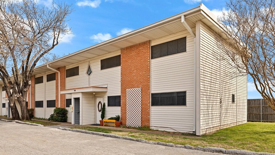 401 Betchan St, Lake Dallas, TX for sale - Building Photo - Image 3 of 7